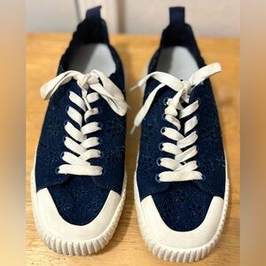 Veronica Beard Paulita embroidered Sneaker Navy Blue size 9.5